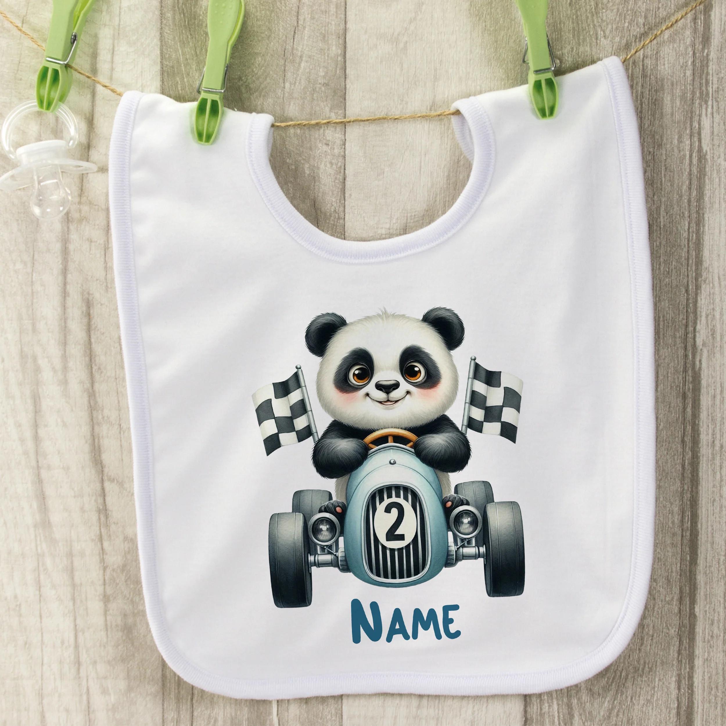 Baby Lätzchen Panda im Rennauto - Image 2