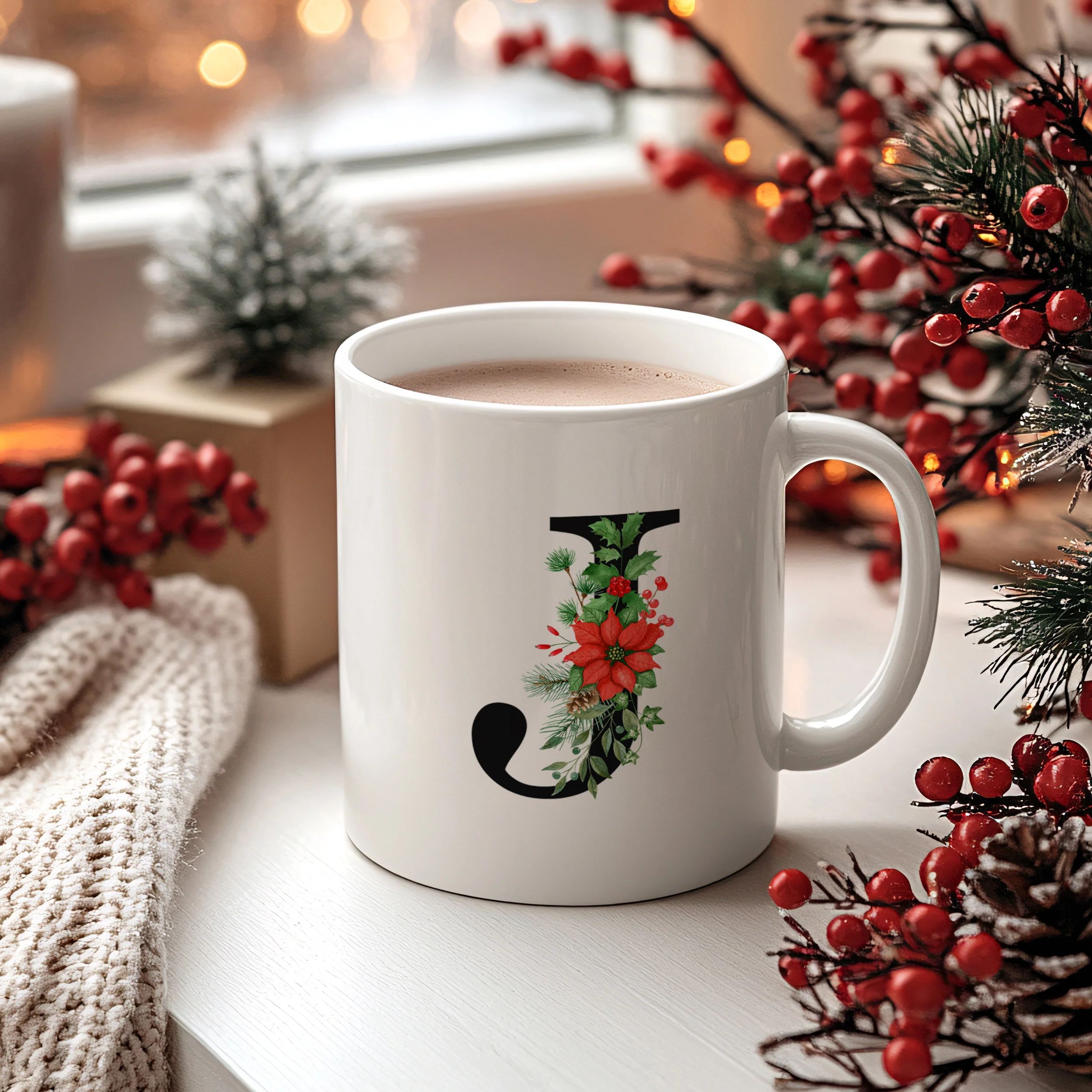 Tasse mit floralem J - Image 2